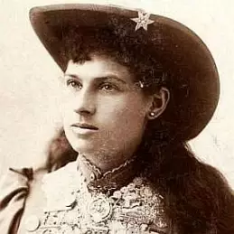 Annie Oakley Net Worth 2026: Money, Salary, Bio | CelebsMoney